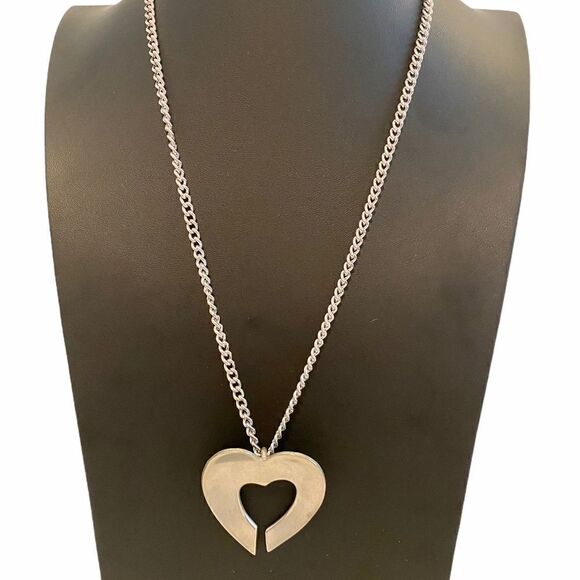 Reed & Barton Pewter Heart Pendent on Long Silver Toned Chain - Picture 3 of 4